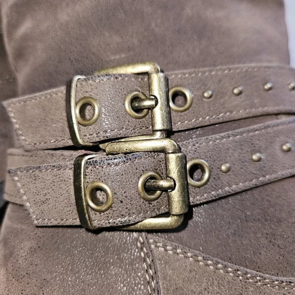 Levity Ankle Boots - Picture 5 of 5